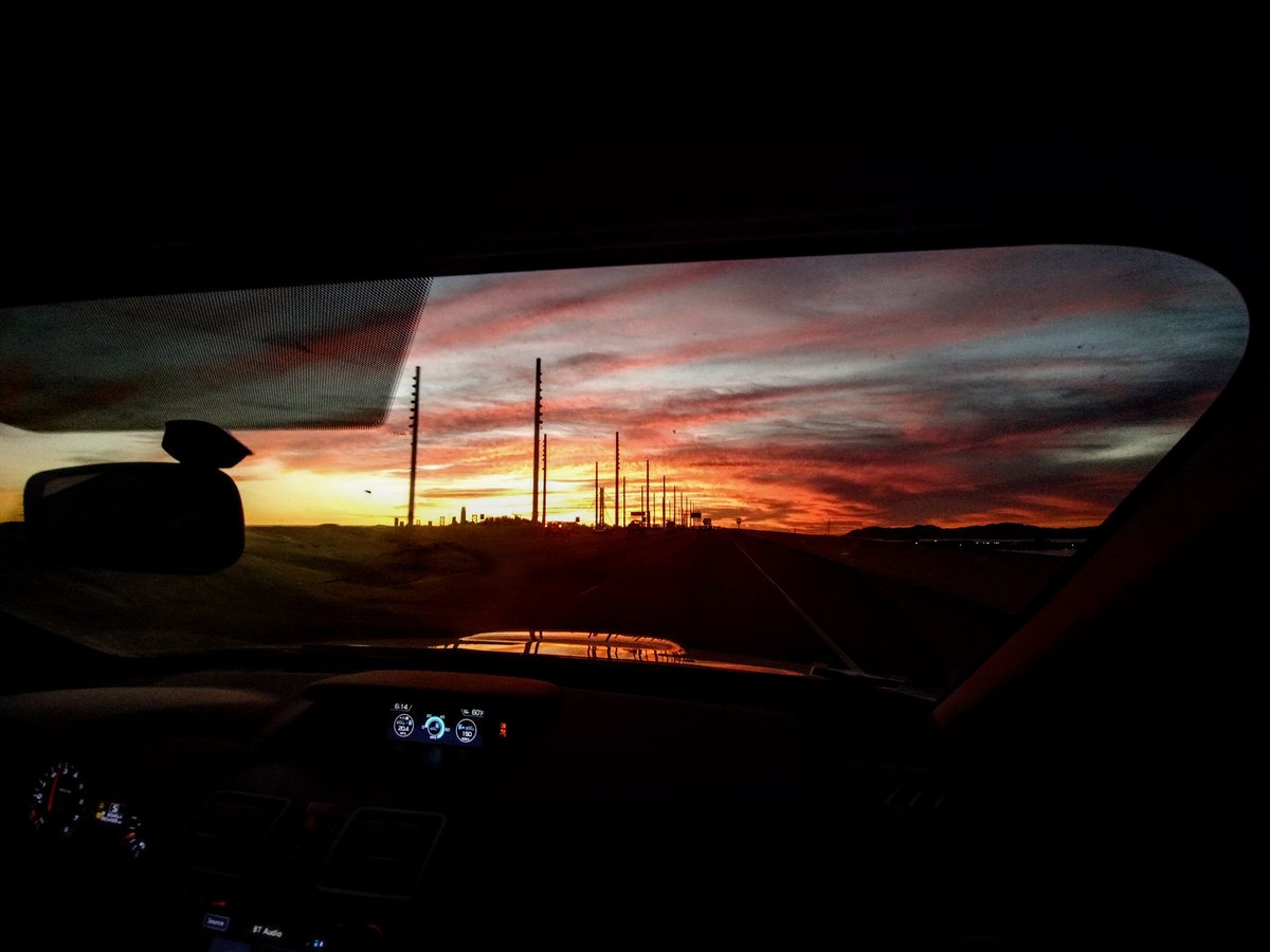 CjElChido510's tweet photo. #GoodNight #photography #FirstView #Sunset #LookingThroughTheWindow https://t.co/9MnHTfn2jr