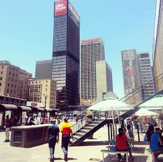 Amika94855371's tweet photo. UNDER ANC RULE JHB CBD WENT FROM WORLD CLASS CITY TO RUBBISH CITY. RETWEET IF  YOU AGREE. https://t.co/kZI8zxQgYX