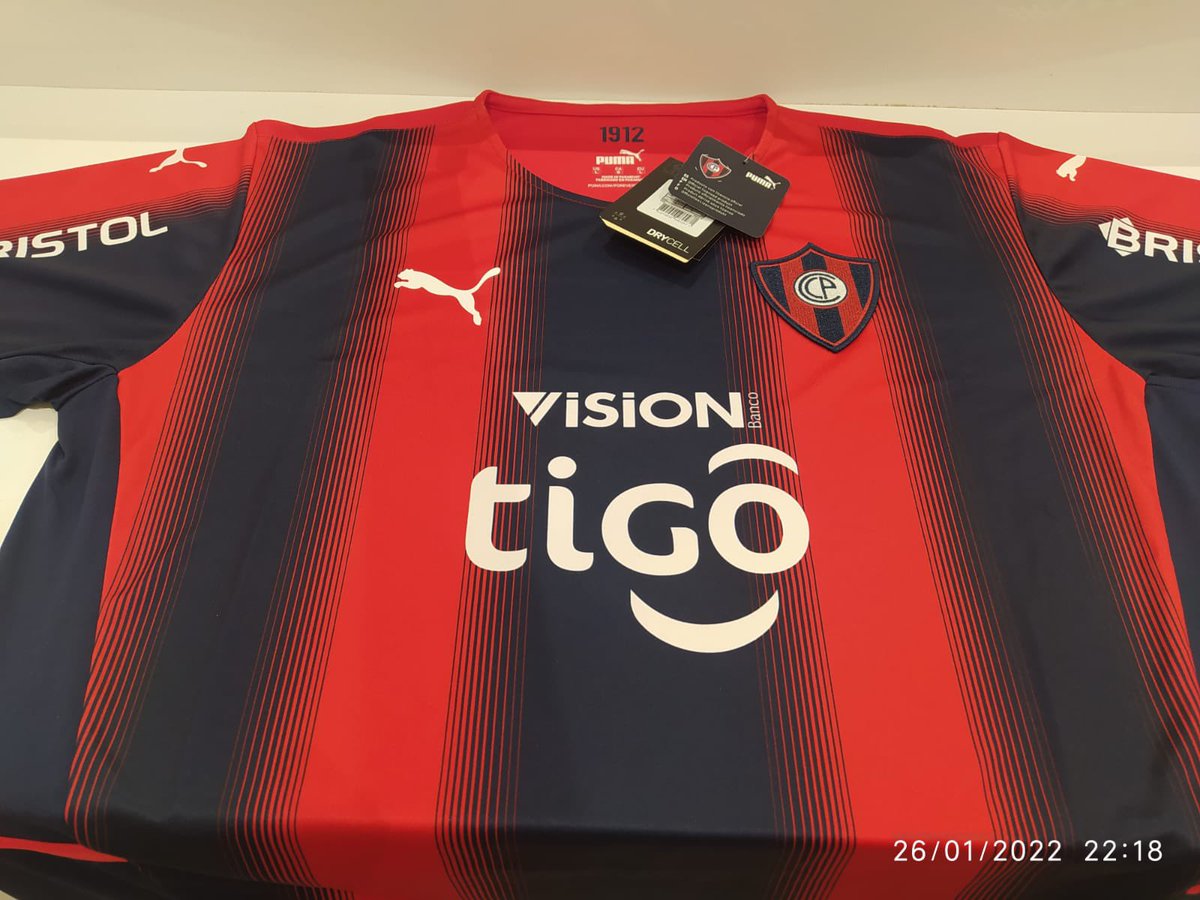 Sorteamos una camiseta del Ciclón <a href="/CCP1912oficial/">Club Cerro Porteño</a> entre todos los que sigan esta cuenta y le den RT a la foto.  La nueva piel. Vamos Cerro Porteño Carajo!, NO ME PARO DE EMOCIONAR SEÑOR 

#MOSTRALADELCICLON 
<a href="/PUMAParaguay/">Puma Paraguay</a>