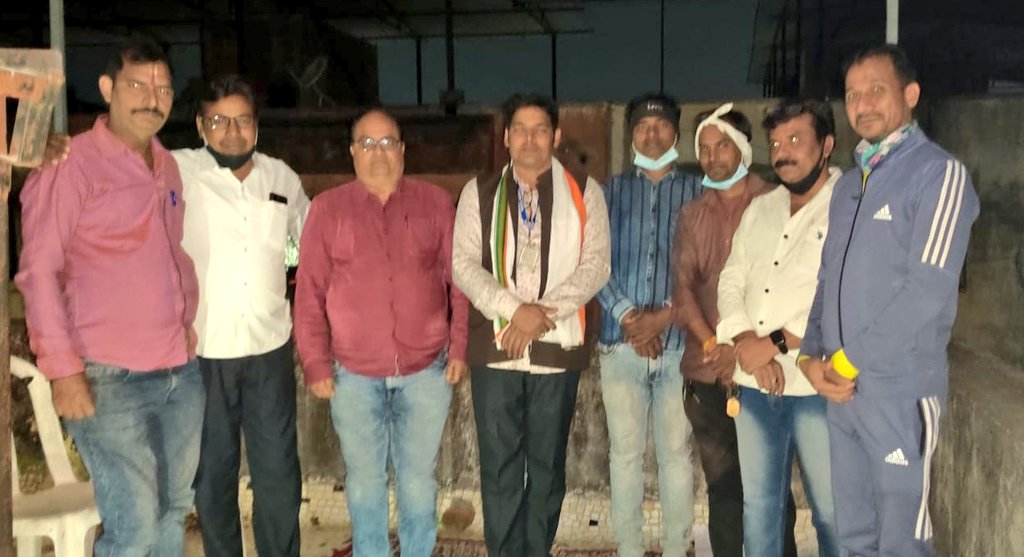 kcnheadlines's tweet photo. जितेंद्र चौहान को जिलाध्यक्ष युवा मोर्चा गाजीपुर, देवेंद्र मेश्राम को कोंकड मण्डल महासचिव व गुलाब चौहान को सचिव , विष्णुदेव पाण्डेय को जिला सचिव का पदभार ग्रहण कराया गया, https://t.co/b8bfDvlhR9