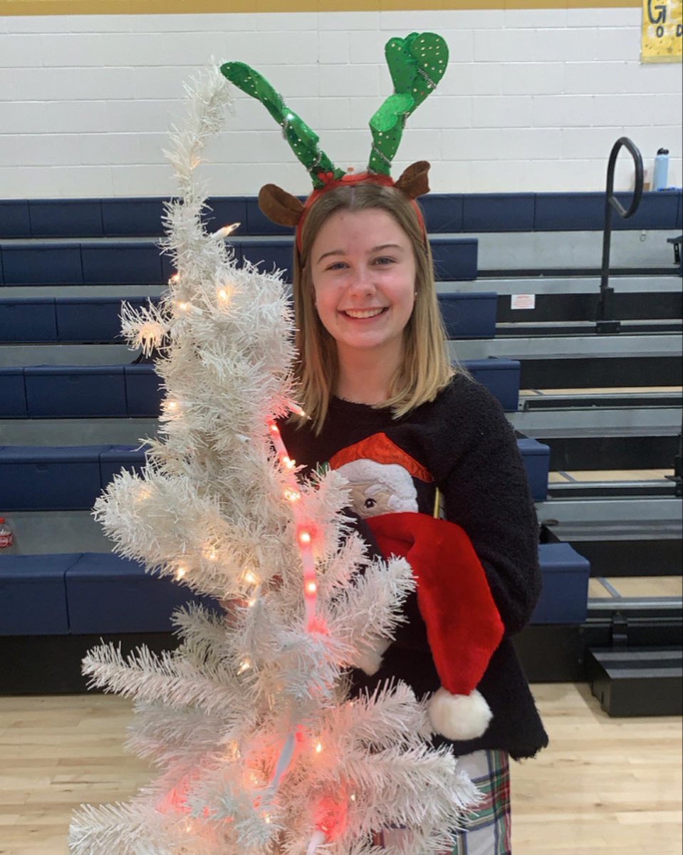 stdavidsschool's tweet image. Just a few photos of some of our amazing students from the Christmas crazy basketball game in December! How was this a month ago?! 🎄 #sdsw