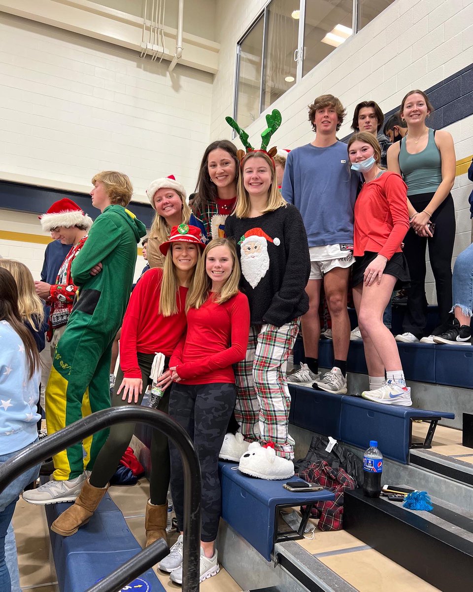 stdavidsschool's tweet image. Just a few photos of some of our amazing students from the Christmas crazy basketball game in December! How was this a month ago?! 🎄 #sdsw