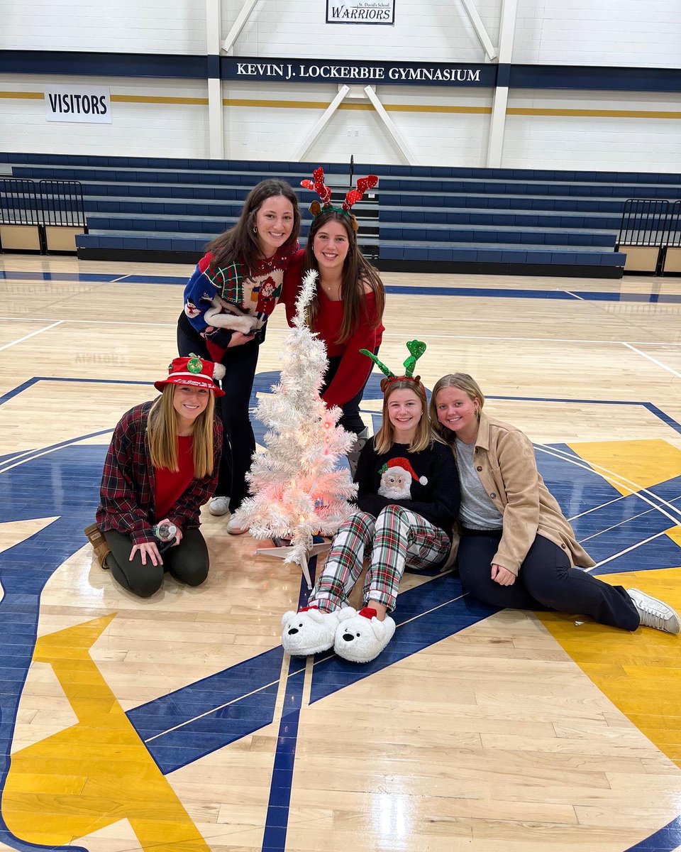 stdavidsschool's tweet image. Just a few photos of some of our amazing students from the Christmas crazy basketball game in December! How was this a month ago?! 🎄 #sdsw