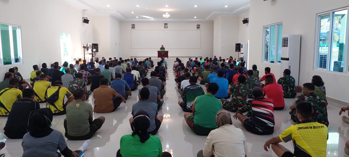 Korem022's tweet photo. Danrem 022/PT Berikan Jam Pimpinan Kepada Seluruh Personel Korem 022/Pantai Timur
https://t.co/XjTEhqTxsj https://t.co/rnq6uGS0TG