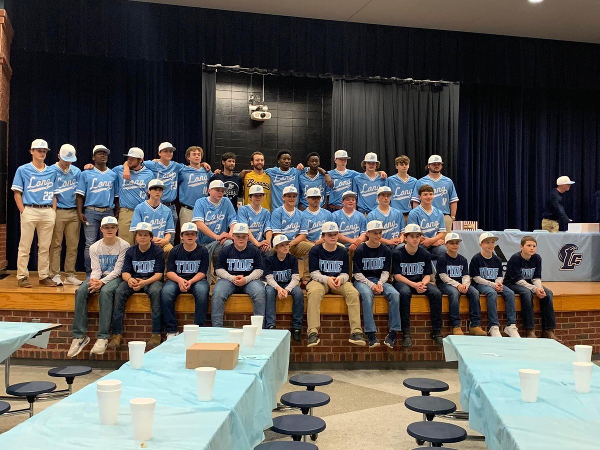 CoachJamesHobbs's tweet photo. 4th Annual Lead-off banquet recognizing the players on both the high school and middle school team. Appreciate @bleroy28 from @TheSavBananas bringing a great message to @LongBaseball1. https://t.co/f1hiFws5WH