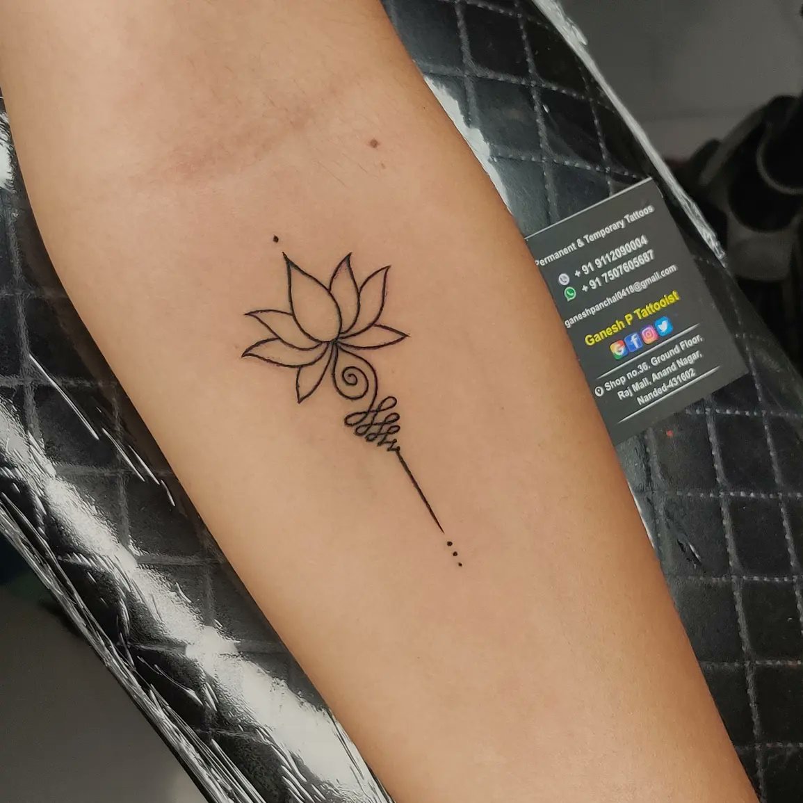 Tattoo uploaded by Patrícia W. Portugal • #patriciawportugal #unalometattoo  #unalome #lotusflower #lotustattoo #lotus #finelinetattoo #fineline •  Tattoodo