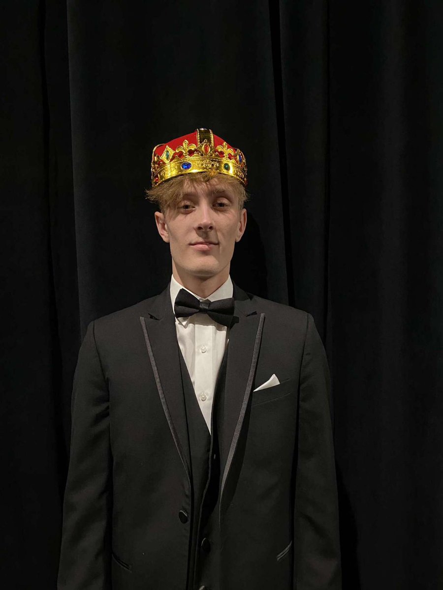 AND THE WINNER IS…. John Nickel. 👑Congratulations on being nominated Mr. Bay Port John!!! Shout out to all the contestants as we wouldn’t be able to put on the show without them. Thank you everyone for coming tonight, what a great show👑🤍👑