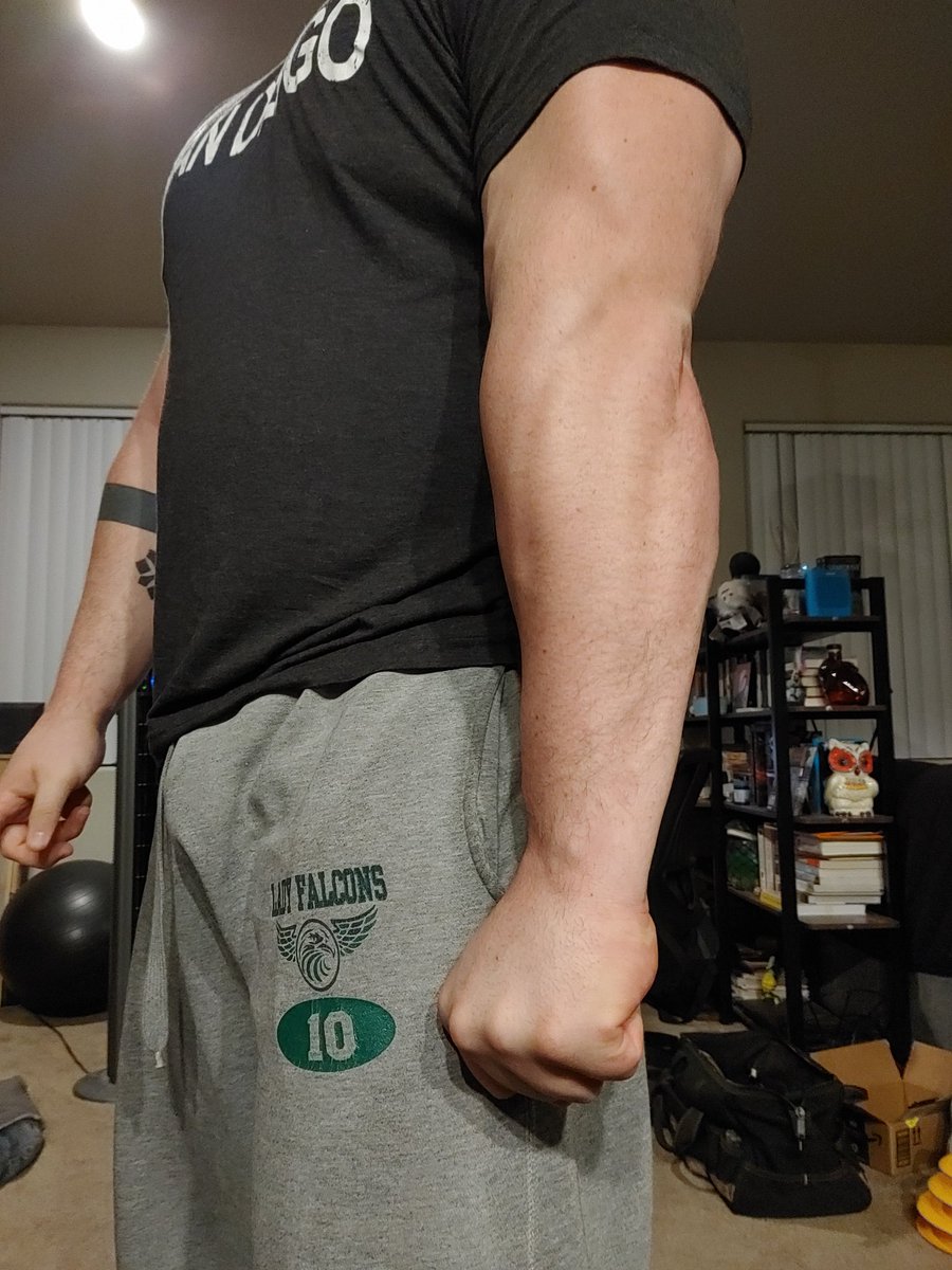 CakesLerma's tweet photo. Left arm VS Right arm

Think I may need another forearm band on my left if it helps with definition THAT much

#tattoo #arms #bodybuilding #bodypositivity #muscle #strongman #powerlifting #navymuscle #navy #quarentine https://t.co/Hbw9vNXy4k