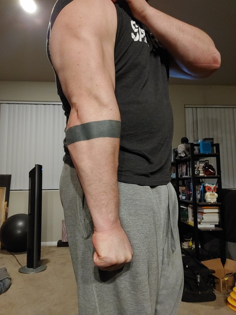 CakesLerma's tweet photo. Left arm VS Right arm

Think I may need another forearm band on my left if it helps with definition THAT much

#tattoo #arms #bodybuilding #bodypositivity #muscle #strongman #powerlifting #navymuscle #navy #quarentine https://t.co/Hbw9vNXy4k