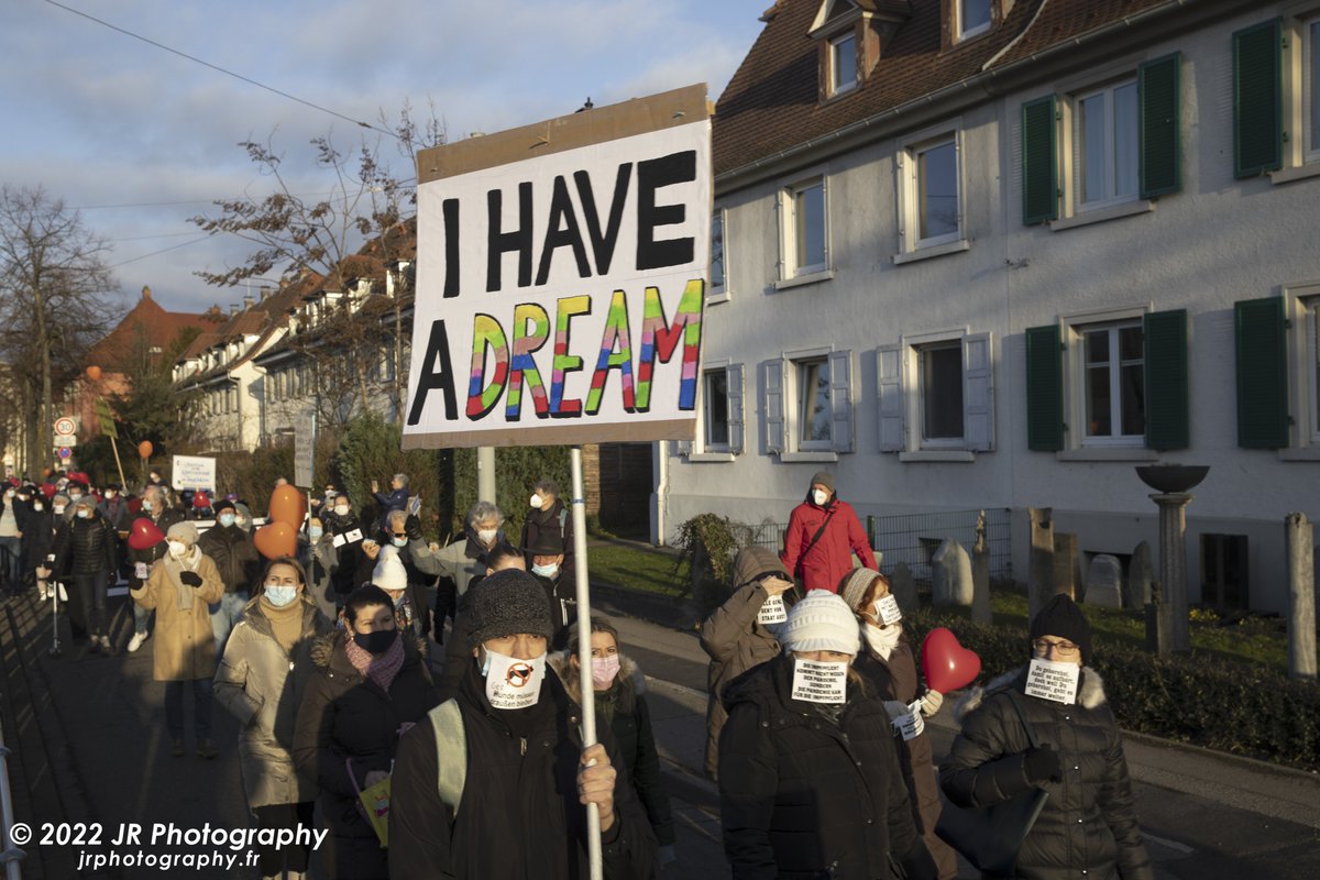JRFotograf's tweet photo. Wortneuschöpfungen sollen wie Vereinnahmungen von Slogans antisexistischer und antirassistischer Kämpfe mutmaßlich dazu dienen den eigenen widerständigen Charakter zu stärken und die Rückständigkeit der Bewegung kaschieren. #fr2201 #freiburg 2/ https://t.co/bZaIM2RaJK