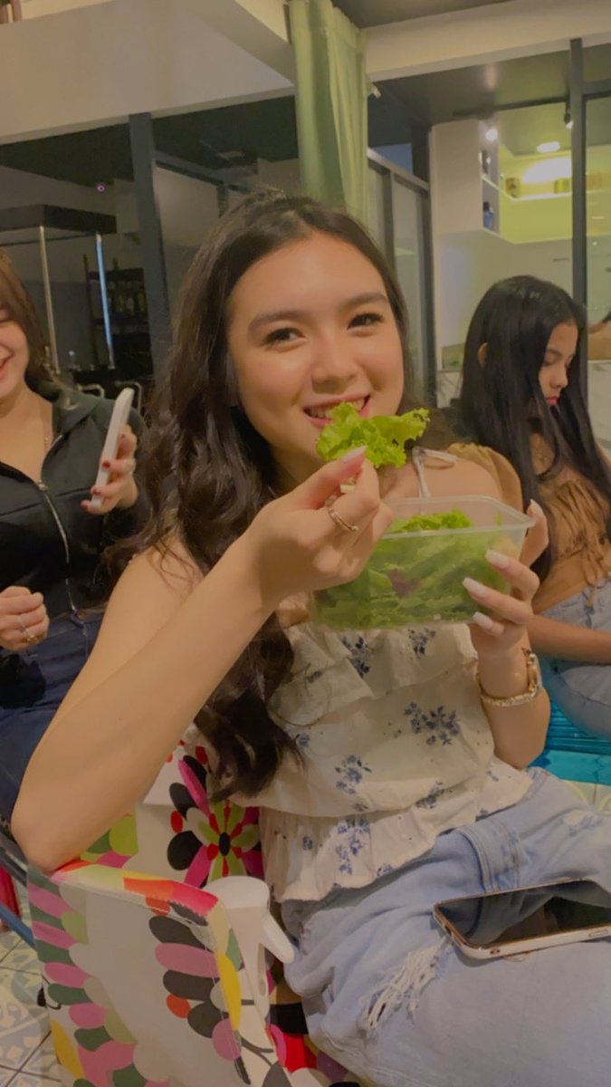 itsangelicalao's tweet photo. Happy 18th birthday chin! 🤎 love you! @francinecarreld https://t.co/jDo5cXm2bJ