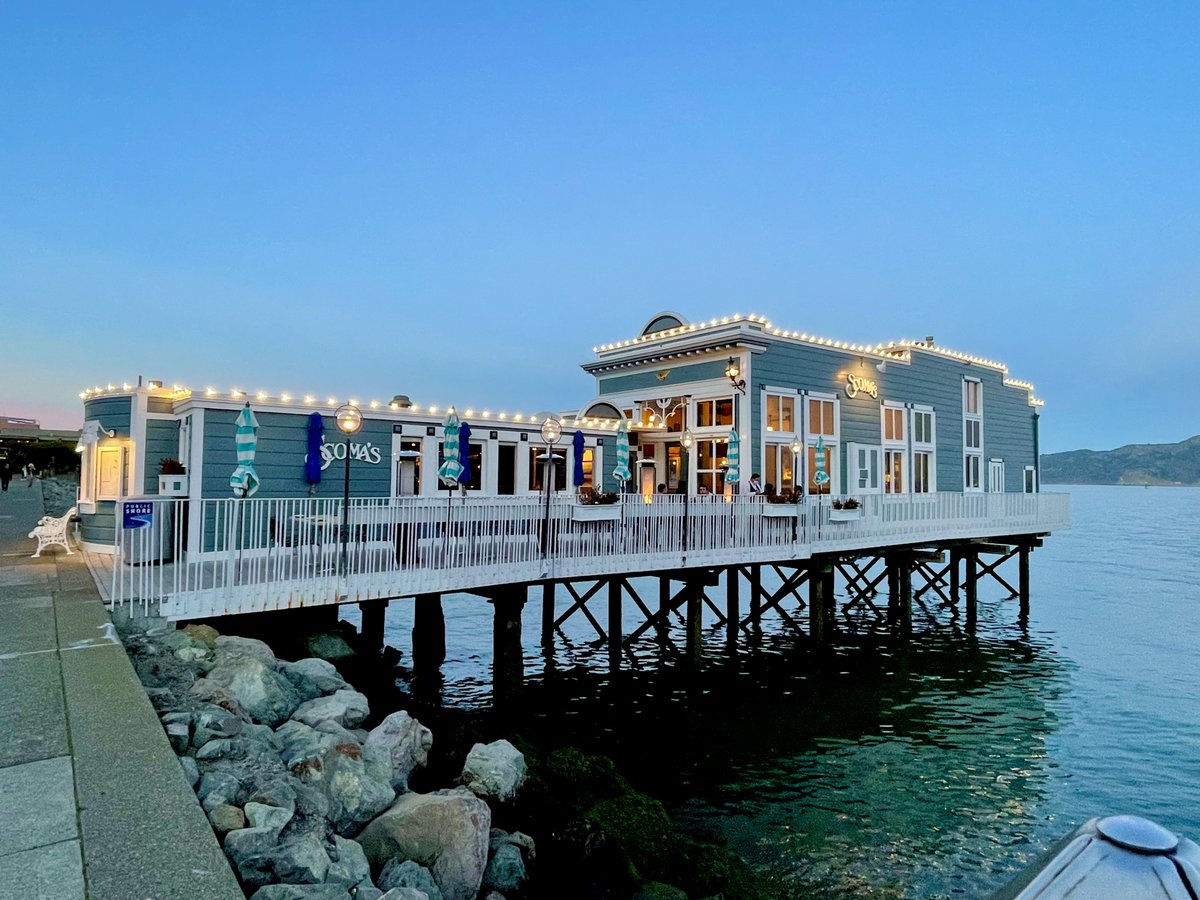 VisitSausalito's tweet photo. Where’s your idea of a romantic place for dinner in Sausalito? @scomassausalito is a favorite situated on the edge of the #sfbay! Plan early for you Valentine’s Day 💕 https://t.co/AiIvzoelrK