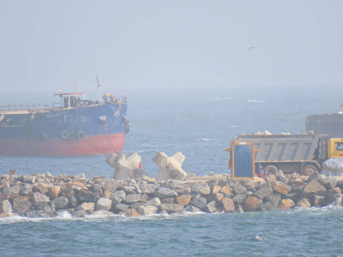TrivandrumPort's tweet photo. In a significant makeover, the main component Breakwater of the #Vizhinjam International Deepwater Multipurpose seaport,#Trivandrum reaches 1.1+Km of total 3.1km &amp; the Accropods Version ll is being deployed now to protect the breakwater and the port from waves of height upto 9m. https://t.co/C8jWscg2lS