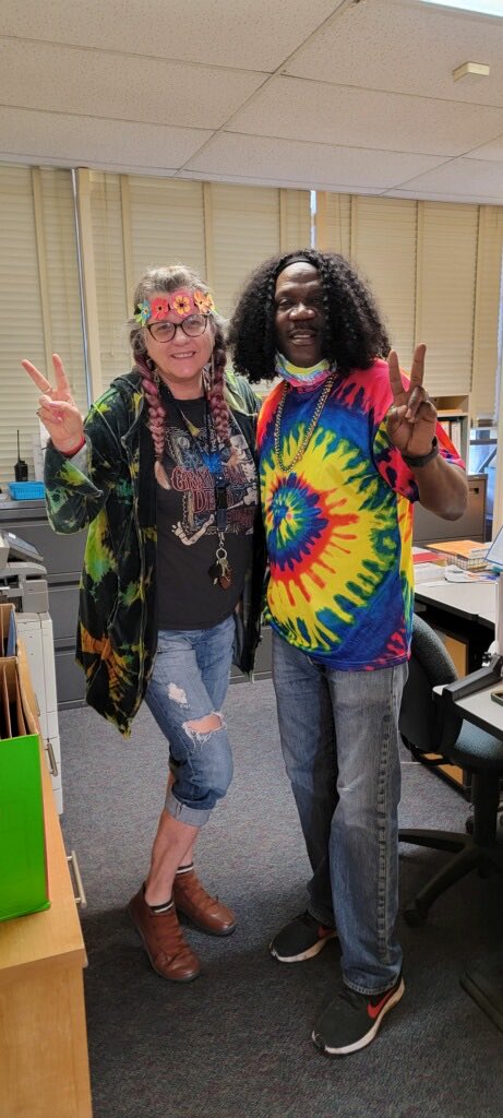 foster_sdusd's tweet photo. Peace, Love and Kindness Hippie Day at Foster Elementary.  ⁦@sdschools⁩ ⁦@FosterWildcats⁩ https://t.co/9xaFuyn0Oe