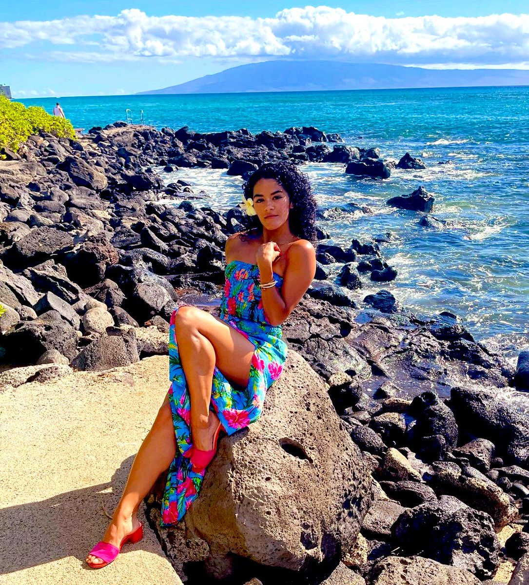 #WomanCrushWednesday <a href="/ofspanishclass/">Shelby</a> ❤️❤️