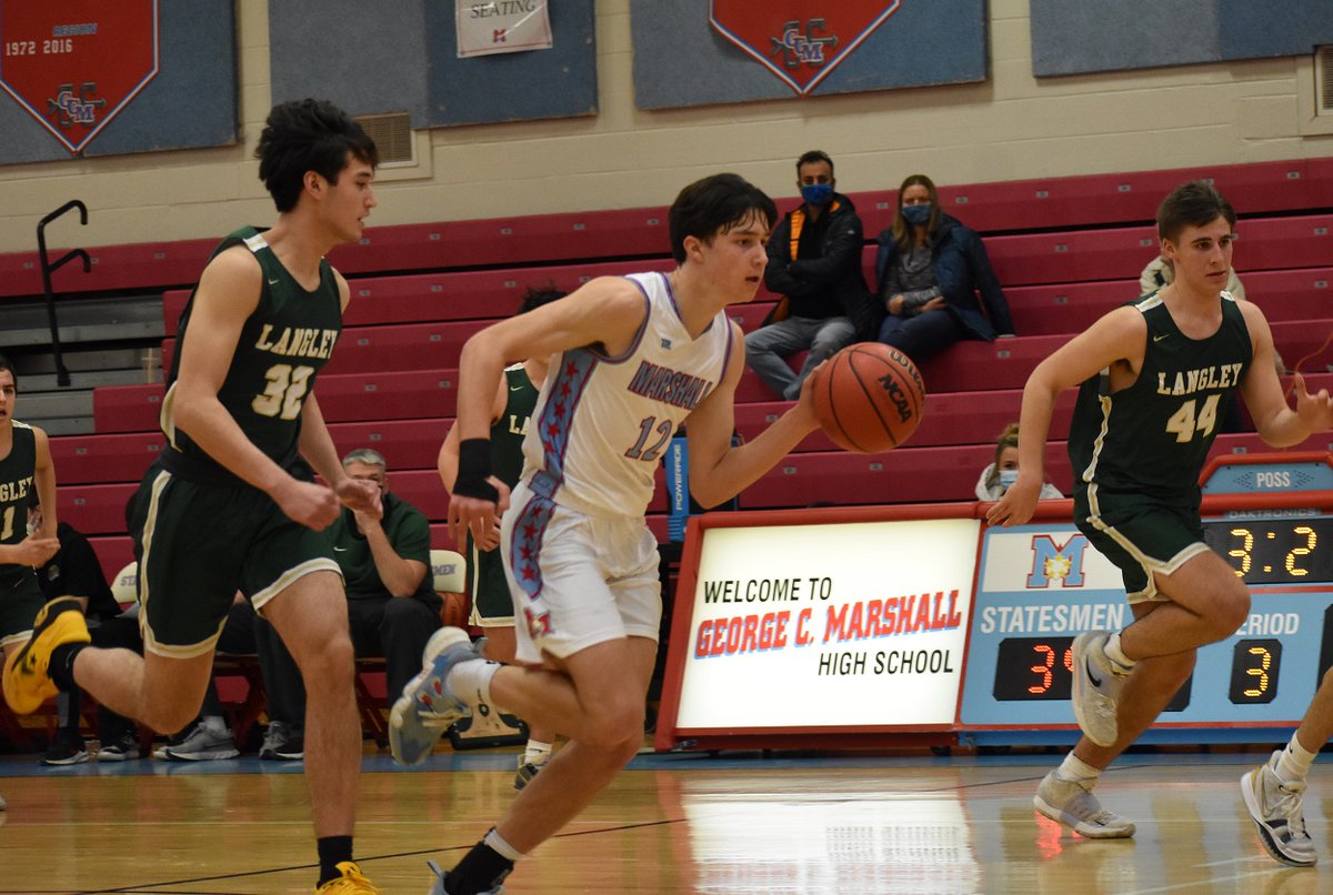 Wednesday night, Marshall defeated Langley 58-52 behind 18 second half points from junior guard Matthew Lenert. Statesmen coach Jerry Lin calls Lenert "the heart and soul" of his now 12-2 team. Story, box score, pics, here: novahoops.com/lenert-leads-s…