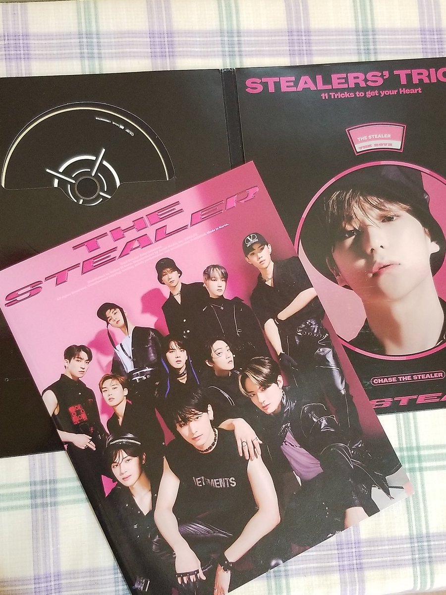 csybuyz's tweet photo. #yunareceived... CHASE ✧
⋆⁺ +.゚ from @CodeMintPH #CodeMintFeedback
ˏˋ this is my 1st unsealed album of 2022 and 1st tbz merch! my favorite stealer ver arrived safe and came with freebies. thank you for letting me choose the cover holder and for the smooth transaction~ https://t.co/RqDIMkd6tQ