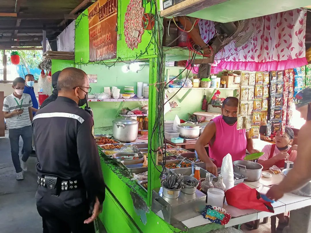 bsapasig's tweet photo. Mask up always and keep a safe distance, @bsapasig! π·βοΈπ· Walang patid ang pagpapaalala ng Barangay San Antonio Security Force sa mga tindahan, talipapa, at eateries upang masiguradong nasusunod ang health & safety protocols. β
#BeatCOVID19 #KeepSafeBSA #TuloyAngSerbisyoBSA https://t.co/C5rFL79PUB
