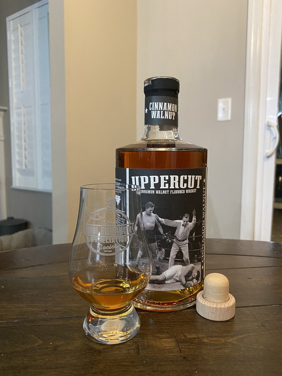 JimmyRange's tweet photo. #WhiskeyWednesday @UppercutWhiskey 
@MMAjeremy 
@MMABourbon https://t.co/qGJQRrYTVE
