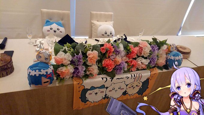 従兄の結婚式に来ています。
新郎新婦の席にちいかわたちがいてかわいい😊 