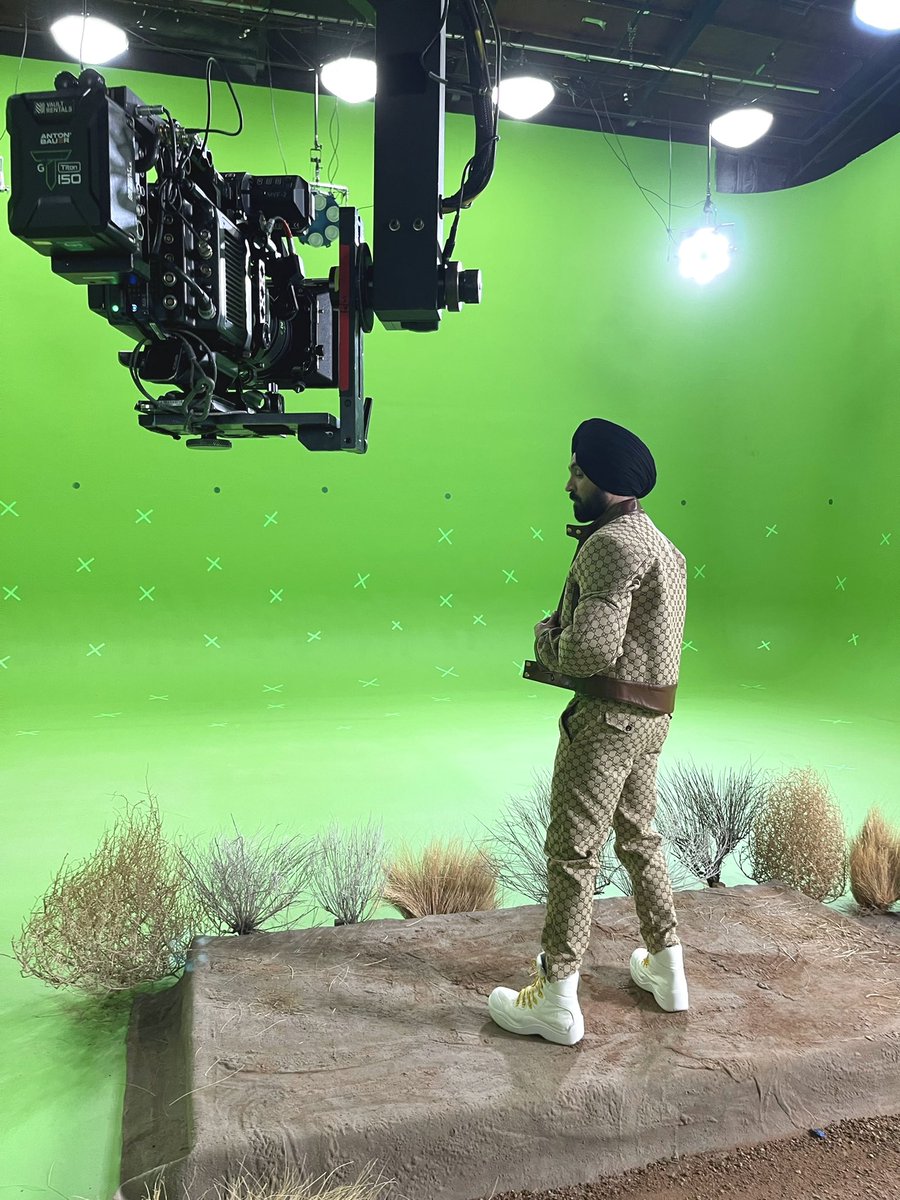 diljitdosanjh's tweet photo. 𝐃𝐑𝐈𝐕𝐄 𝐓𝐇𝐑𝐔 🏎 https://t.co/M0ZZ2a5kmT