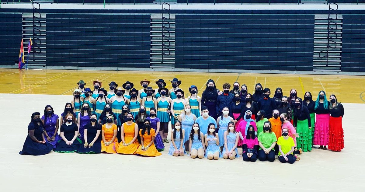 fremd_guard's tweet photo. We had a BLAST tonight with all@of our D211 guard friends!  Thanks for coming out to perform tonight! Let the Winter Guard 2022 Season officially begin! #fhsspirit #winterguard #d211proud https://t.co/mp6LIPtwGZ