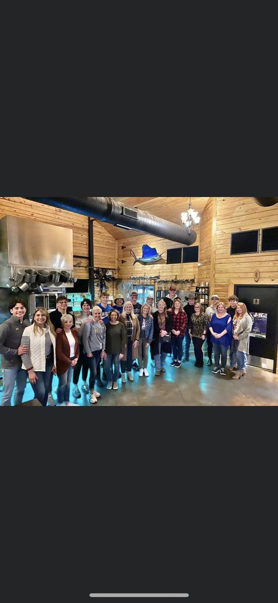 Jacketsball's tweet photo. 2022 guys and their Moms. The glue behind the scenes. https://t.co/eVZgfwlRSZ