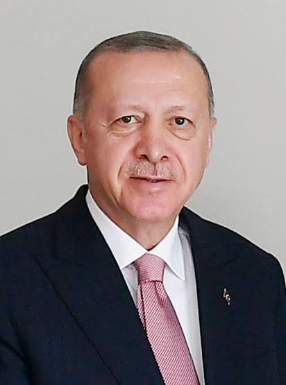 Faturaları eskiden kafamızdan hesaplarken şimdi hesap makinesi ile hesaplar olduk, bizim hesap yapmaktan hesap sormaya zamanımız kalmıyor <a href="/KucukkayaIsmail/">Ismail Kucukkaya</a> çözüm demokrasi, liyakat, adalet ekonomide güven başka çözüm
 O L A M A Z 
#VatandaşKimdenHesapSorsun
Hesap sorulacak kisi ⬇️