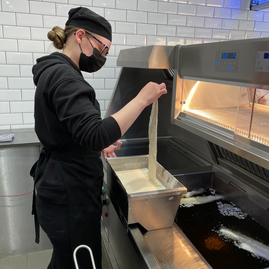 Fry_Magazine's tweet image. This month's Unsung Hero is Lily Jefferies, nominated by Jatinder Sahota, owner of Max’s Traditional Fish &amp;amp; Chips, who attributes his business growth to her. What an amazing endorsement! @FishMaxs 

READ&amp;gt;&amp;gt;&amp;gt; online.flippingbook.com/view/478807573…