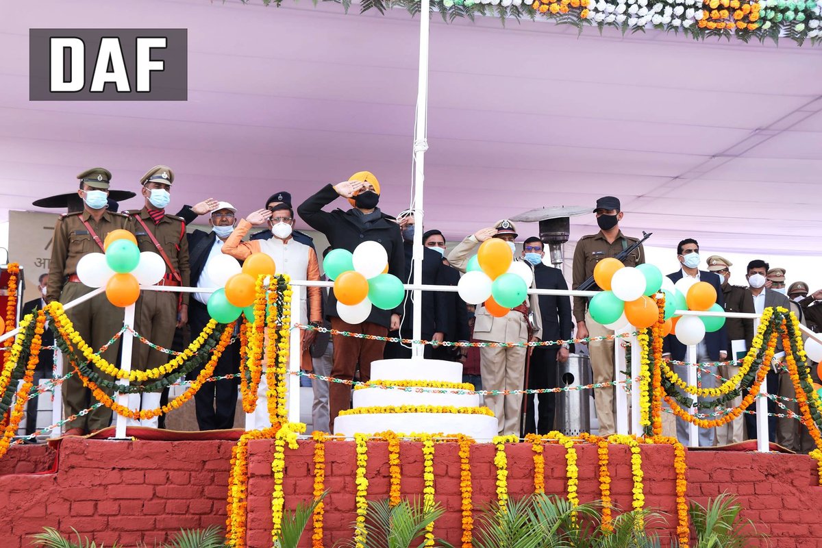 DC_Faridabad's tweet photo. #Information | In the district level #RepublicDay function in Faridabad last day, Chief Guest @flickersingh, Hon'ble Minister of State for Sports hoisted the national flag.
He also greeted the people of the district and the countrymen on Republic Day🇮🇳.
#RepublicDayWeek https://t.co/j2wqAUjEyv