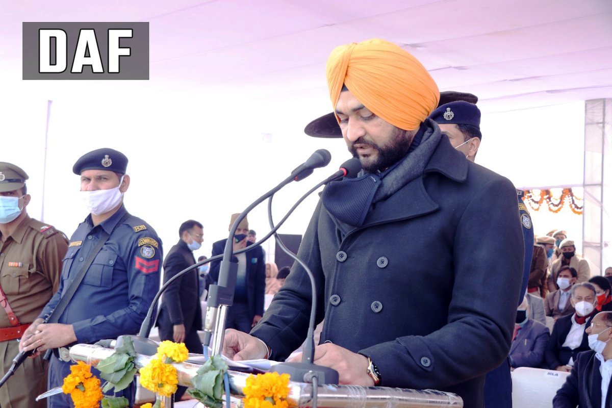 DC_Faridabad's tweet photo. #Information | In the district level #RepublicDay function in Faridabad last day, Chief Guest @flickersingh, Hon'ble Minister of State for Sports hoisted the national flag.
He also greeted the people of the district and the countrymen on Republic Day🇮🇳.
#RepublicDayWeek https://t.co/j2wqAUjEyv