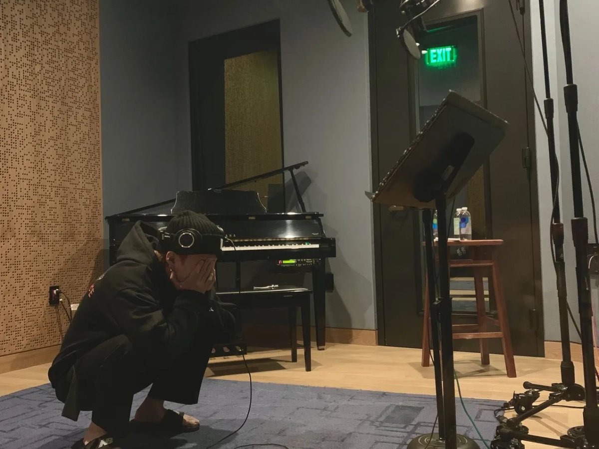 Elymin136's tweet photo. [agustd] Instagram

Yoongi: en el lado débil [cuando se trata] de notas altas

• https://t.co/1qrVtJ2Onz

(que no es su fuerte cuando se trata de cantar notas altas)

@BTS_twt btsbaragi_jk https://t.co/vRFNuHbFzL