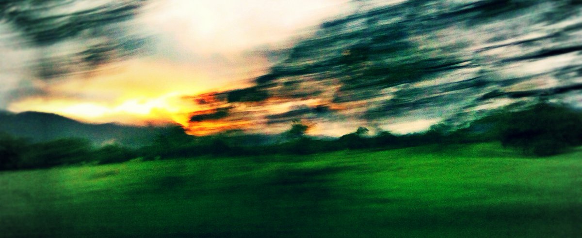 foreva07's tweet photo. Cuando detenemos el tiempo para darnos cuenta que no se detiene. When we stop time to realize that it doesn't stop. #amazing #breathtaking #beautiful #filmmaking  #happiness #inspiracion #joy  #motivacion #naturaleza🍃 #puravida #quotesforlife #respira #unicornio #video #zen https://t.co/ms6s0NqJsG