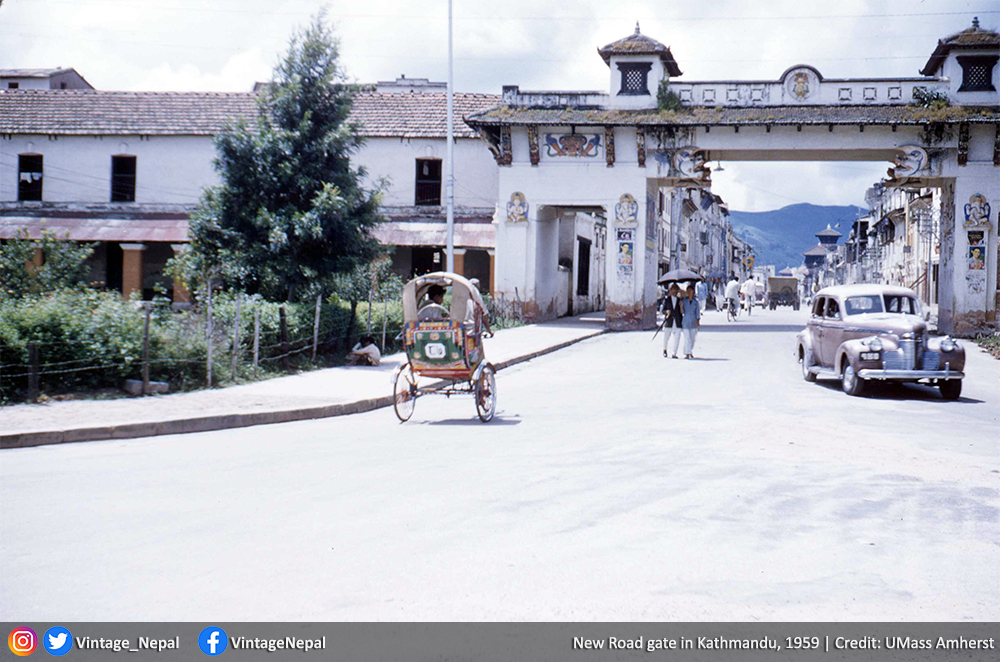 Vintage_Nepal's tweet photo. New Road Gate, Kathmandu, 1959 AD (वि सं २०१६)

Credit: @UMassAmherst Libraries https://t.co/cDem8dSe3x