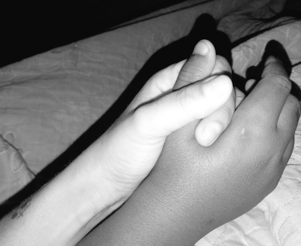 Olha de novo: não existem brancos, não existem amarelos, não existem negros: somos todos arco-íris.🌈🌈
Preconceito com criança é covardia ,mas a mamãe vai lutar sempre por você ❤️ Vida