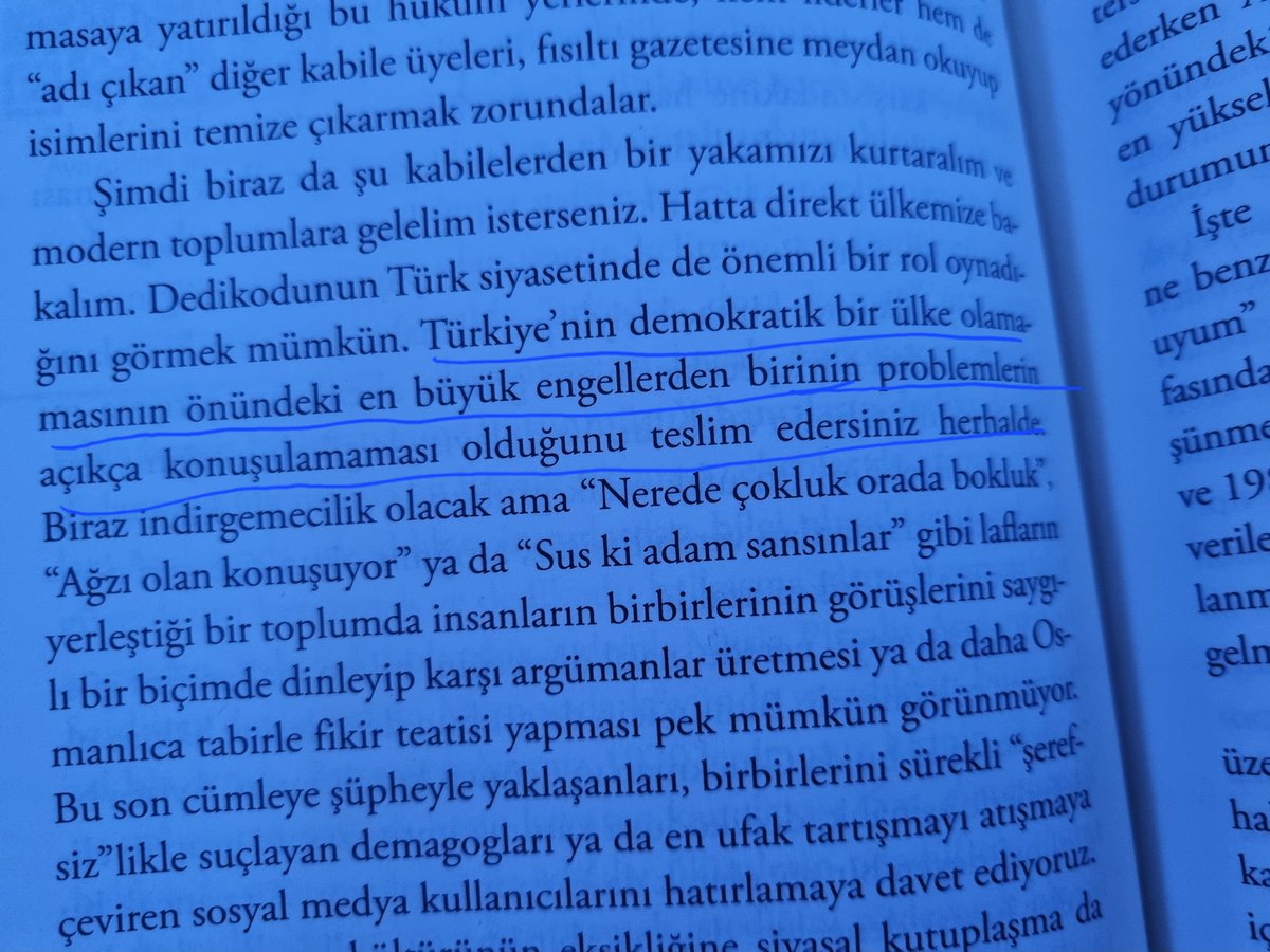 Çok emek edilmiş, özenli yazılmış ve onlarca kez kontrol edilmiş bir metinde hata bulmanın dayanilmaz hafifliğini yaşıyorum. Tam da 'dedikodu' chapter'ında kitabı çekiştirelim biraz bogomiller <a href="/jeandpardaillan/">Emrah Safa Gürkan</a>