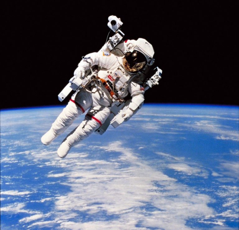 Mavaruza101's tweet photo. I always wish to visit to space just to see what is happening over there, but everytime i think about it i get too much goos bums in my stomach. I wish to overcome that & visit to SPACE! ππ
@UkhoziFM
@SamsungMobileSA
#MyFirstLoveMyGalaxy
#A03CoreDisplay https://t.co/CPwO3uzOnJ