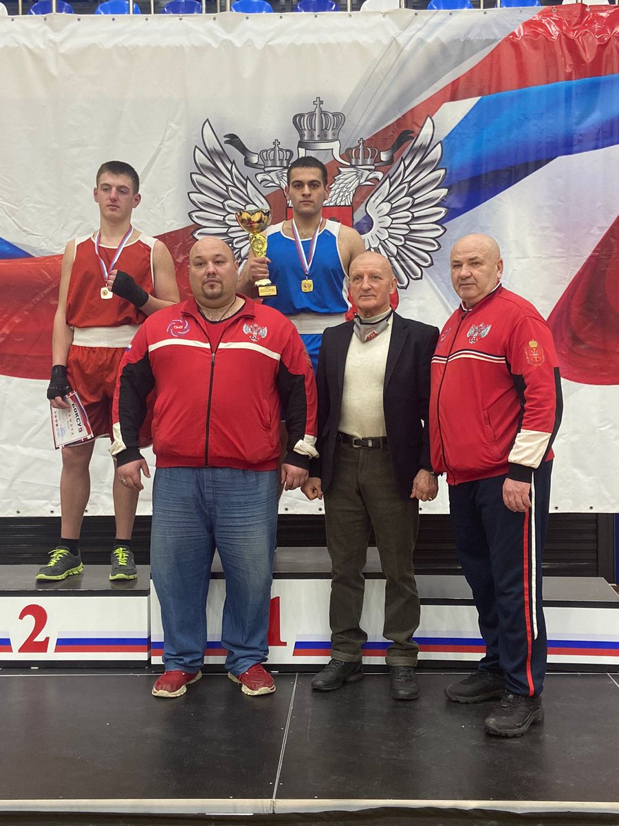 🥊В спорткомплексе «Тула-Арена» в течение трёх дней проходили чемпионат и первенство Тульской области по боксу.

🏆Наш город на первенстве представлял воспитанник тренера Сергея Козлова (МКУ СОК) Эмиль Искендеров, ставший чемпионом Тульской области в своей весовой категории