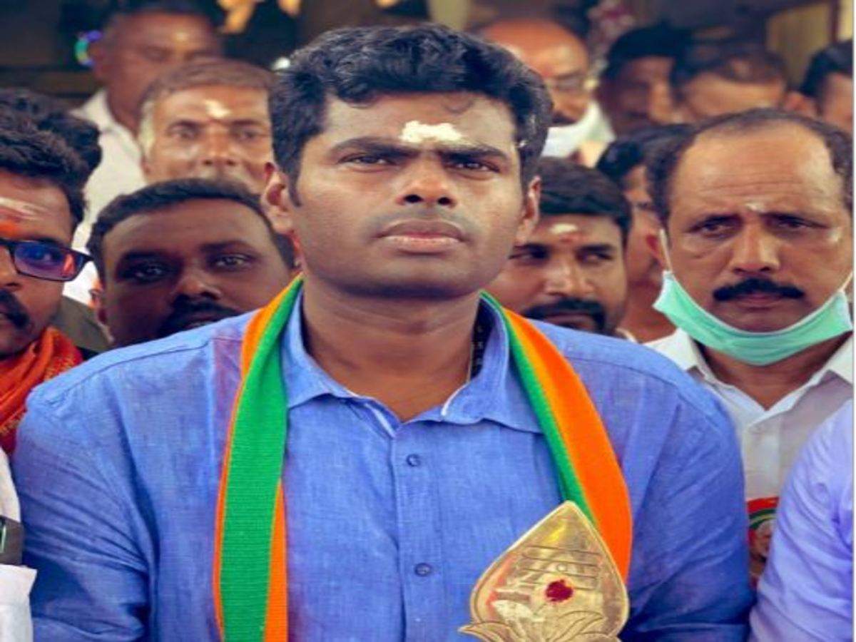 savukku's tweet photo. உயிருக்கு போராடிக்கொண்டிருந்த குழந்தையை 4 நிமிடத்துக்கு  ஒரு வீடியோ, மேலும் 3 வீடியோ எடுத்து, குழந்தையை கொலை செய்தாரா அண்ணாமலை ? 

விவாதிப்போம் 

#ArrestAnnamalai https://t.co/CPGIkparhc