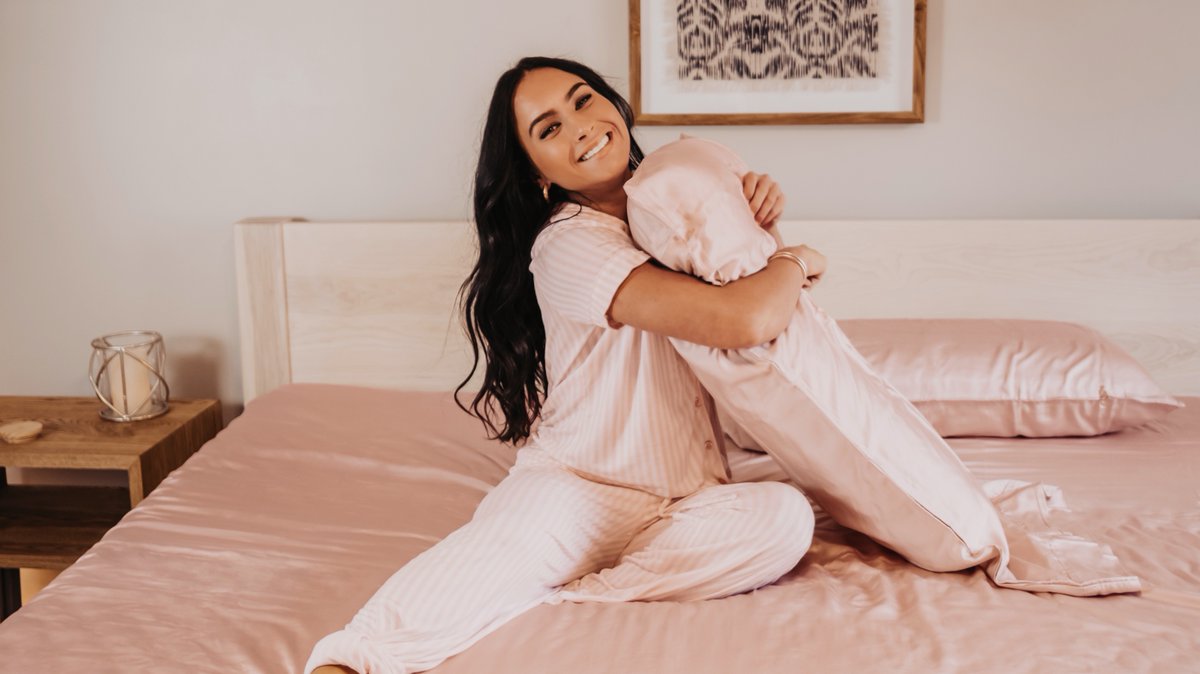 Cariloha's tweet photo. Sleeping in soft & sustainable @cariloha bedding is the best for any type of athlete.
#LiveCariloha like #GabiButler from #Cheer2✨ https://t.co/7Spm8B0l46