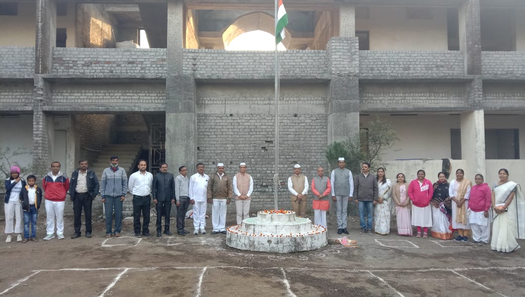 प्राचार्य श्री अनिल गौतम यांच्या हस्ते जिल्हा शिक्षण व प्रशिक्षण संस्था, नाशिक येथे प्रजासत्ताक दिनानिमित्त ध्वजारोहण  सोहळा संपन्न याप्रसंगी अधिकारी व कर्मचारी उपस्थित होते. 
<a href="/anilgautam1307/">Anil Anantrao Gautam</a> <a href="/scertmaha/">State Council of Educational Research and Training</a> <a href="/VarshaEGaikwad/">Prof. Varsha Eknath Gaikwad</a> #RepublicDay <a href="/babasahebbade9/">Dr Babasaheb G. Bade</a> <a href="/vgarad/">Vikas Garad</a>