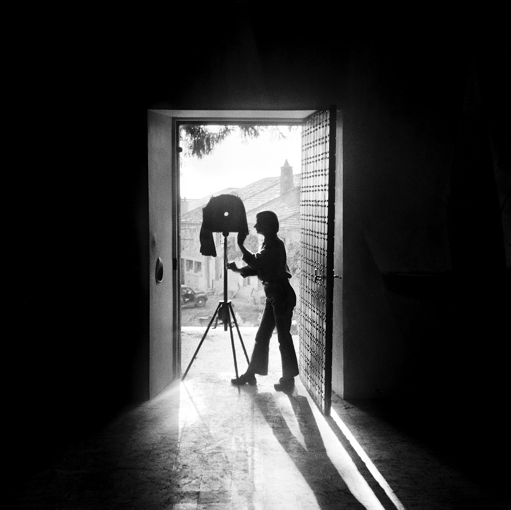 #Jeudiphoto
#PhotoDuJour 📷

Autoportrait, église de Fossé (1955) d’Agnès Varda présenté dans l’exposition « Agnès Varda – Architextures et perspectives » au Palais idéal du Facteur Cheval ⛪

📷©succession Varda
#varda #photo #art