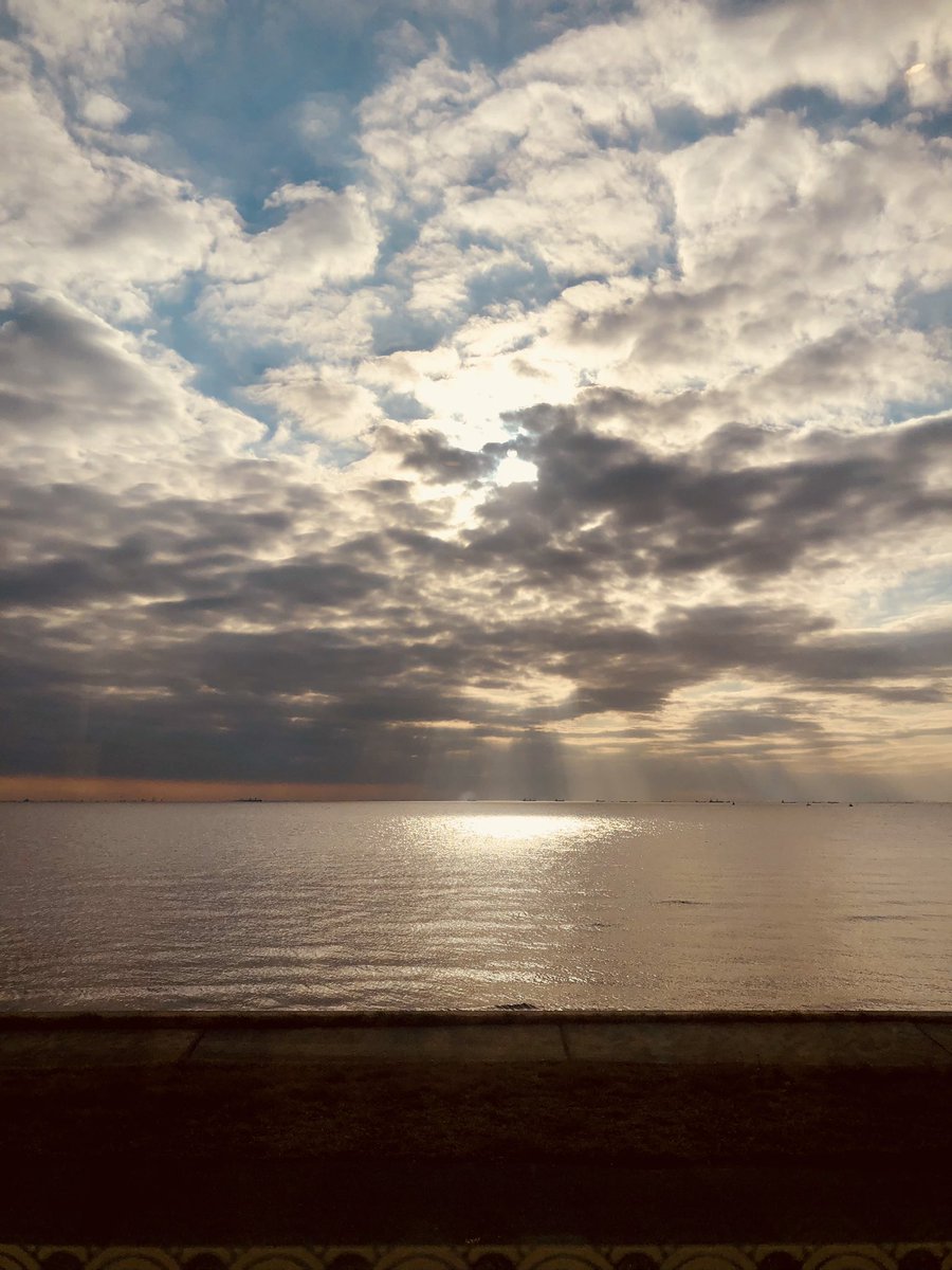 Heychef3's tweet photo. 神奈川でもなく
東京でもなく
静岡でもなく
やっぱ千葉が好き^_^
道路走りやすいし、こんな景色目の前にして温泉と食事ができる場所があった！
#ninja400 #千葉 #温泉 #バイク #ツーリング https://t.co/lJmnRWd66s