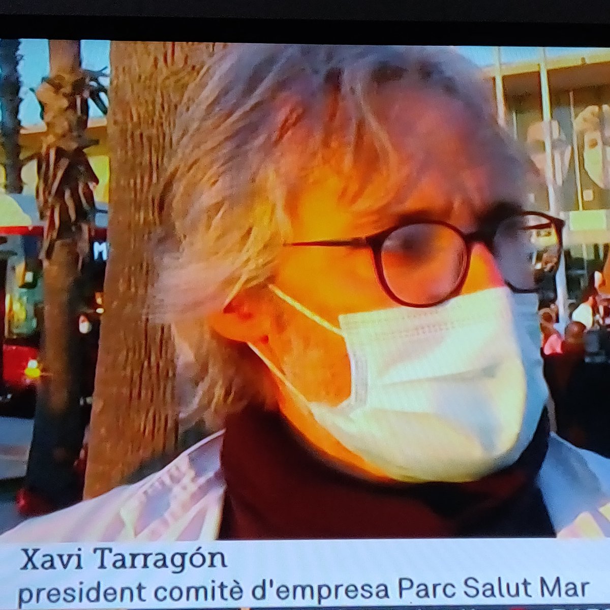 Els #sanitaris i els sindicats  estan en peu de "guerra" comencen les mobilitzacions i concentracions davant del Departament de Salut, a les portes dels centres sanitaris, per la situació de sobrecàrrega i falta de personal, les dificultats en què treballen.
#Sanidad 
#COVID19