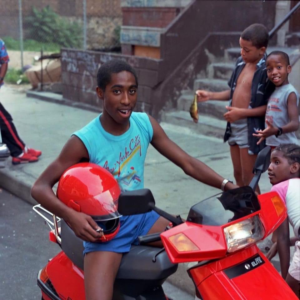 OLDDMVPICS's tweet photo. Tupac Amaru Shakur in Baltimore, Maryland circa 1985 https://t.co/QxIoHnqfFu