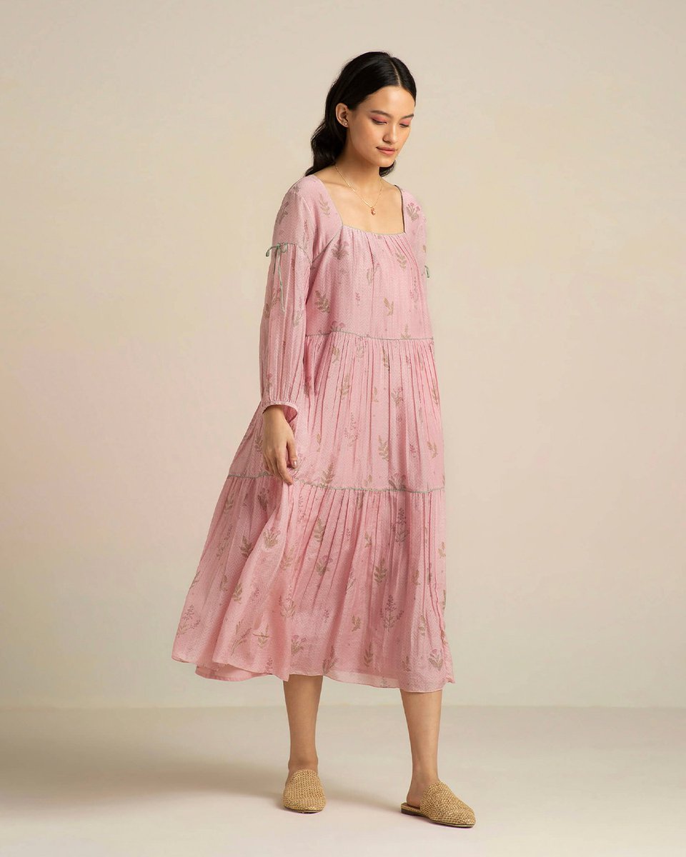 BunaStudio's tweet photo. A touch of the light breeze, the Verdure Dress is all things gentle and feminine. With a billowy form, abundant tiers and scattered florals, the dress pays an homage to the bursting plant life.
https://t.co/PXTat96GIe
#Buna #Bunastudio #Rewake #spring2022 #handmade #MakeInIndia https://t.co/maGCr2t0zj