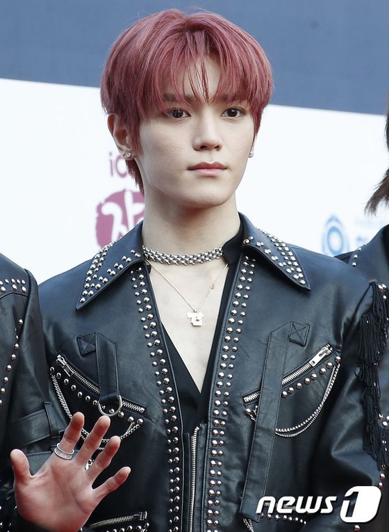 DUALITY0NG's tweet photo. is taeyong wearing his ruby necklace 🥺 https://t.co/cpZMi1oKNp