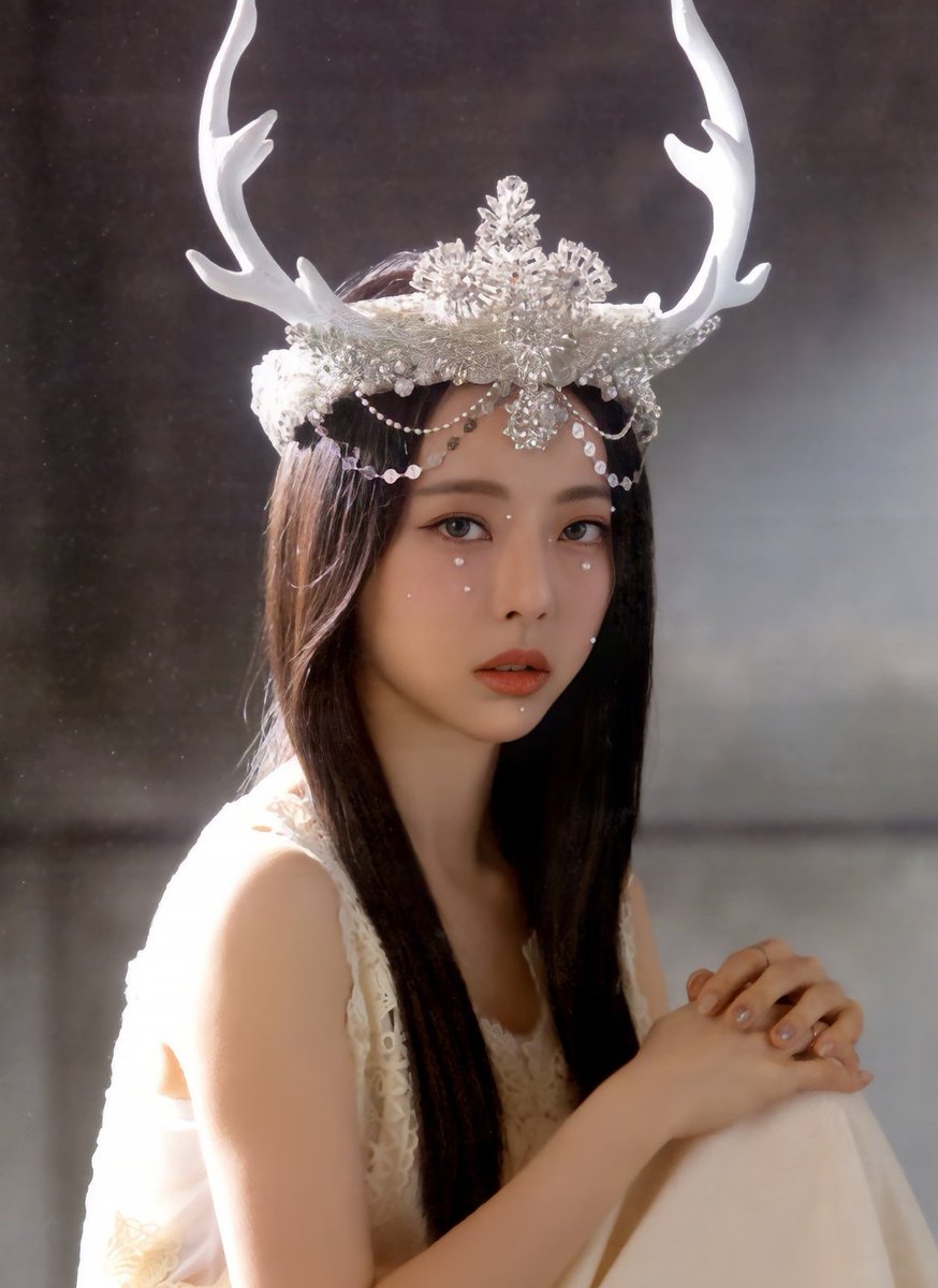 nabiviwon's tweet photo. she knows she's a queen https://t.co/kbafsk3mBf