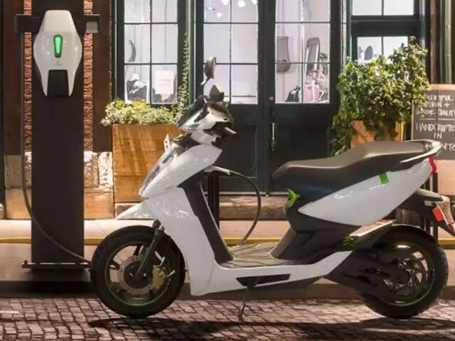 projects_today's tweet photo. Kinetic Green #Energy teams up with Aima Tech for electric two-#wheelers
Read More: https://t.co/M5lcwCKOoL
@projects_today #news #updates @KineticgreenEV #AimaTech #GoGreen #EV @mnreindia #GreenEnergy #Power #twowheelers https://t.co/aR4FEKGBdK