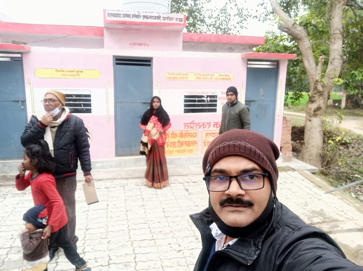 दिनांक 24.01.2022 को उपनिदेशक(प0) प्रयागराज मण्डल द्वारा जनपद प्रयागराज के विकास खण्ड सोरांव की ग्राम पंचायत पड़रिया के पंचायत सचिवालय  तथा सामूदायिक शौचालय का निरीक्षण किया गया , जिसमें उक्त  पंचायत भवन में पंचायत सहायक उपस्थित रहे, फर्नीचर, कुर्सी, कम्प्यूटर की व्यवस्था  रही।